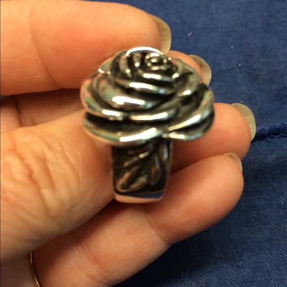 Rose ring - Picture 2 of 4