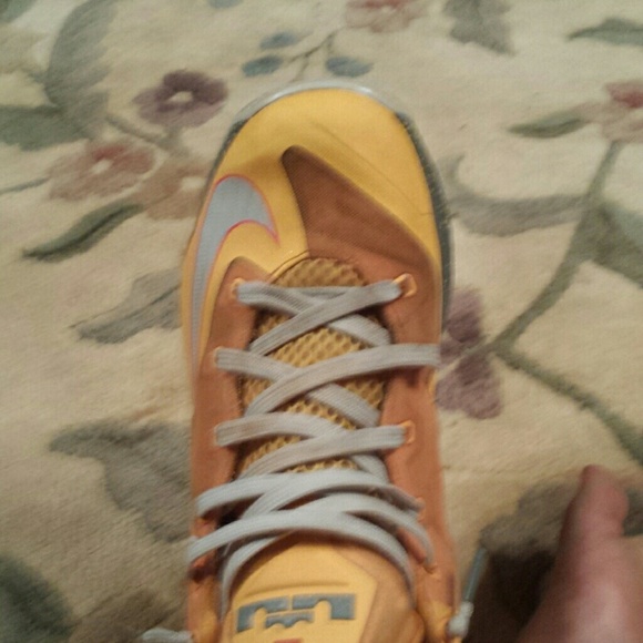Lebron 11 low cutt - Picture 4 of 4