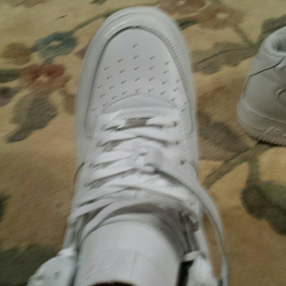 Nike air foces 1 - Picture 3 of 4