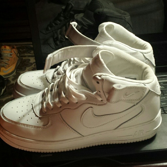 Bunch air force1/lebron11/jordans/nike slides - Picture 2 of 4