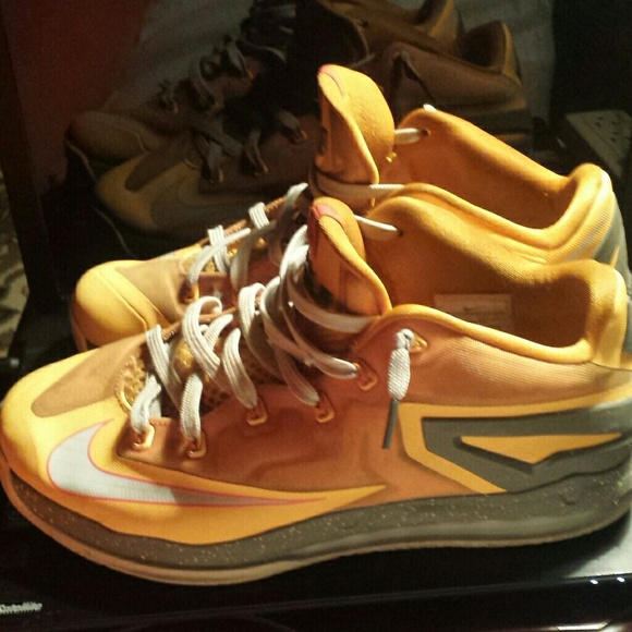 Bunch air force1/lebron11/jordans/nike slides - Picture 3 of 4