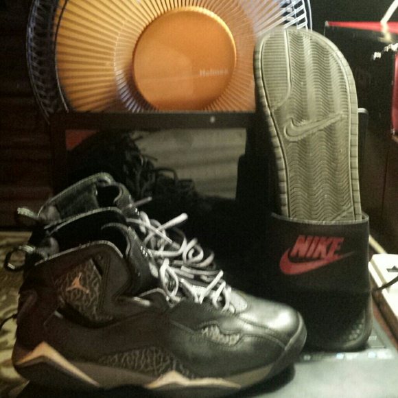 Bunch air force1/lebron11/jordans/nike slides - Picture 4 of 4