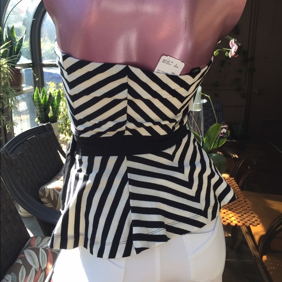 πHPπ 8/24/15 π B&W Strapless Peplum Top! π - Picture 2 of 3