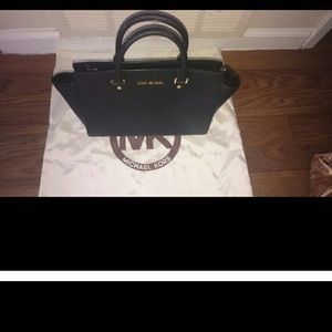 FLASH SALE. AUTHENTIC Michael kors Selma