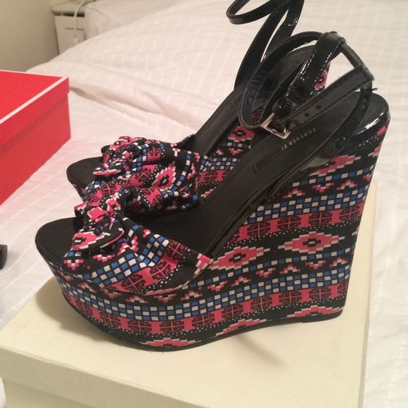 Never worn sold out tribal platforms