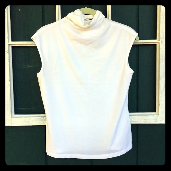 BANANA REPUBLIC White sleeveless turtle neck top
