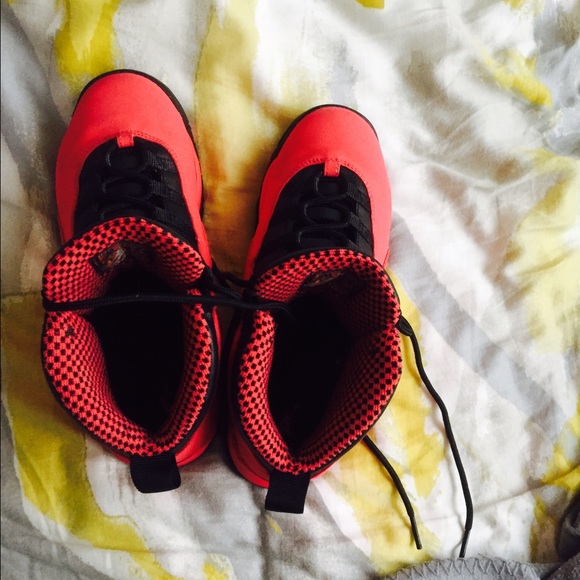 Jordan Shoes - Jordan grade school size 5 (summer cleaning )
