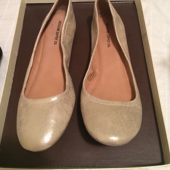 Never worn gold flats