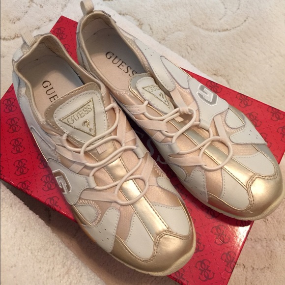 Ladies Guess cream and gold shoe