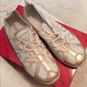 Ladies Guess cream and gold shoe