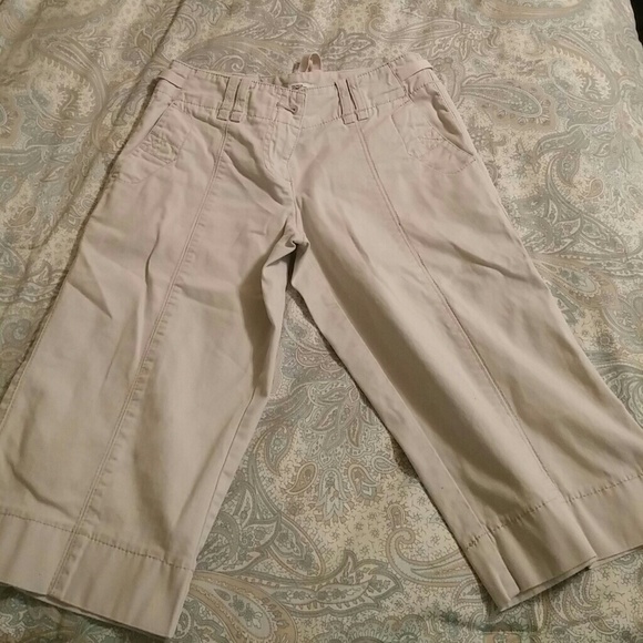 LOFT Khaki capri