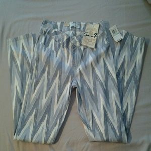 NWT BLUE CHEVRON  SKINNEY JEANS