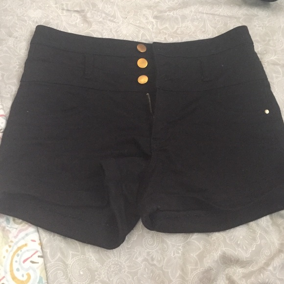 Black highwaist shorts