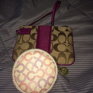 A wristlet and change purse