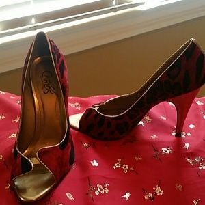 Carlos Santana Pumps