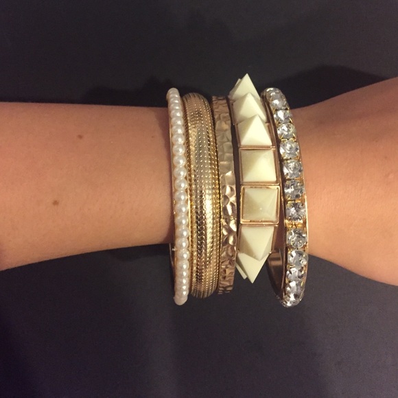 Bundle of gold bracelets - Picture 2 of 3