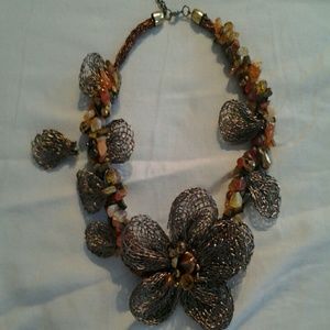 BEAUTIFUL BROWN  STATEMENT NECKLACE
