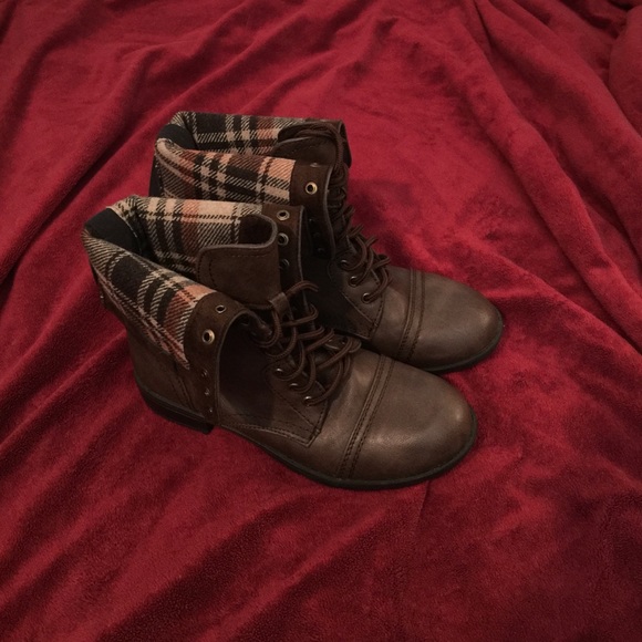 🚫SOLD🚫Brown Combat Boots - Picture 3 of 4