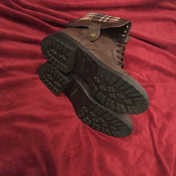 🚫SOLD🚫Brown Combat Boots - Picture 4 of 4