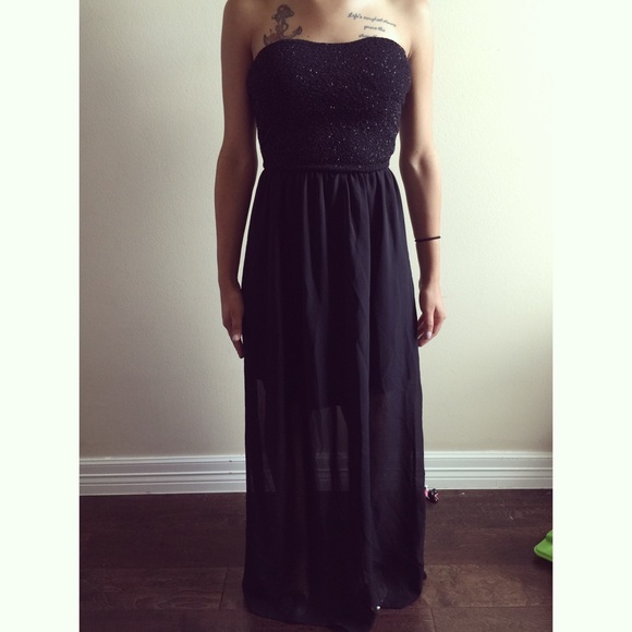 Dresses & Skirts - Long dress!!