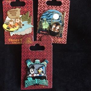 @selina82 Disney pins bundle 3 for $12