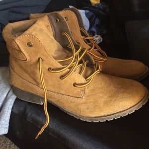 Timberland like boots!