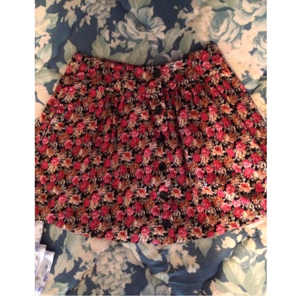 Floral button up skirt- free with purchase - Picture 1 of 1