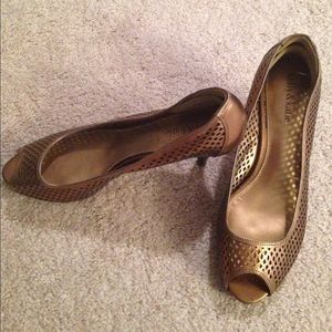 Kelly and Katie stylish pumps