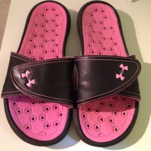under armour slider shoes