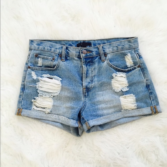 HIGH WAISTED SHORTS