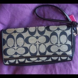 Coach wristlet wallet