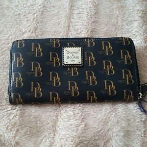 Dooney & Bourke wallet