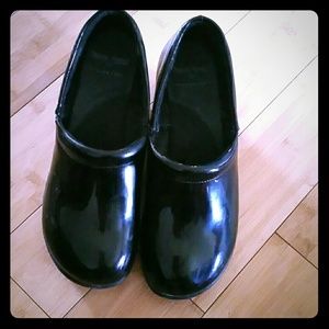 🆕Clogs.. PRICE DROP ⬇️⬇️