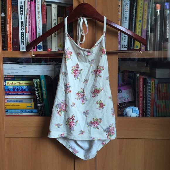 🚫SOLD🚫Brandy Melville Floral Sachi Halter Cream