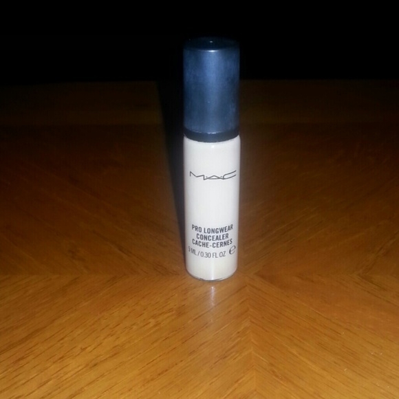 MAC concealer