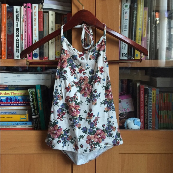 🚫SOLD🚫Brandy Melville Floral Sachi Halter Cream