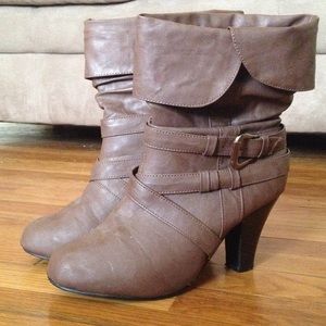 ❤️Brown Heeled Boots!