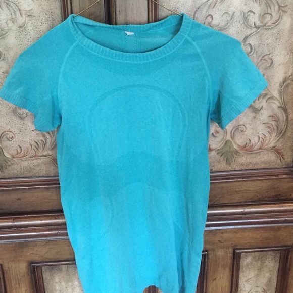 Lululemon short sleeve workout top