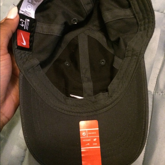 Nike hat - Picture 2 of 2