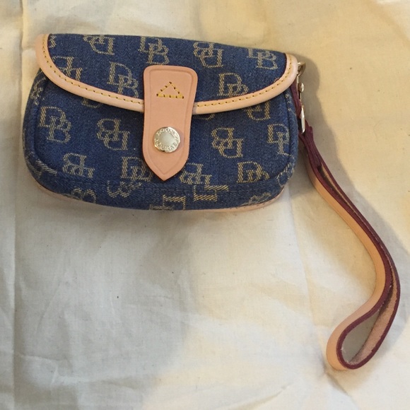 Authentic like brand new dooney & bourke wristlet