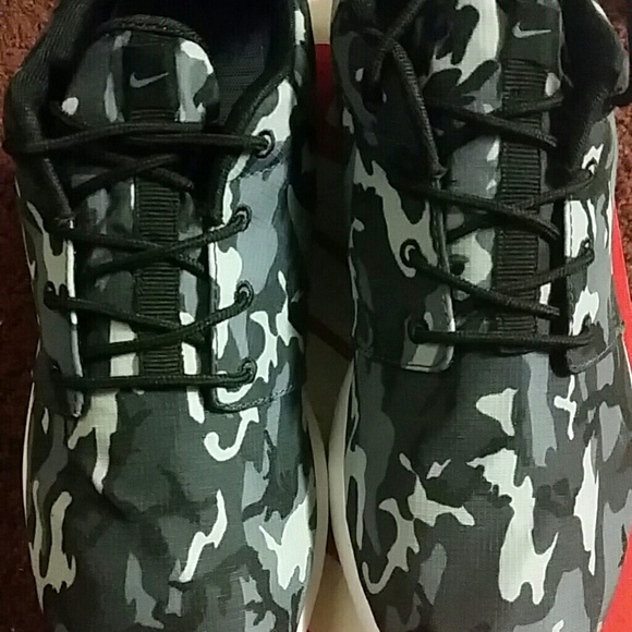 Nike camouflage roshe runs