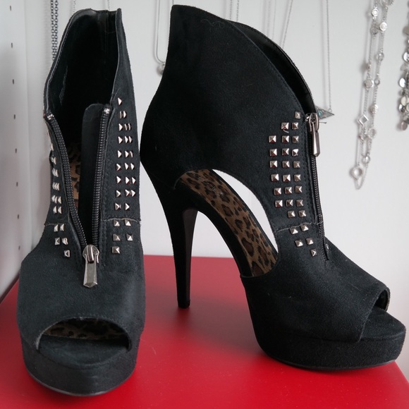 Spark shoedazzle black heel