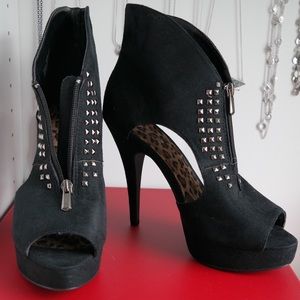 Spark shoedazzle black heel