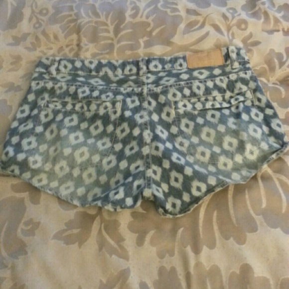 So cute denim shorts!! - Picture 2 of 3