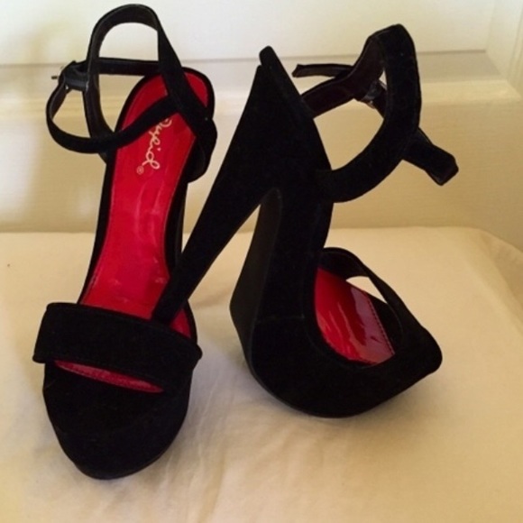 SOLD - Picture 3 of 4