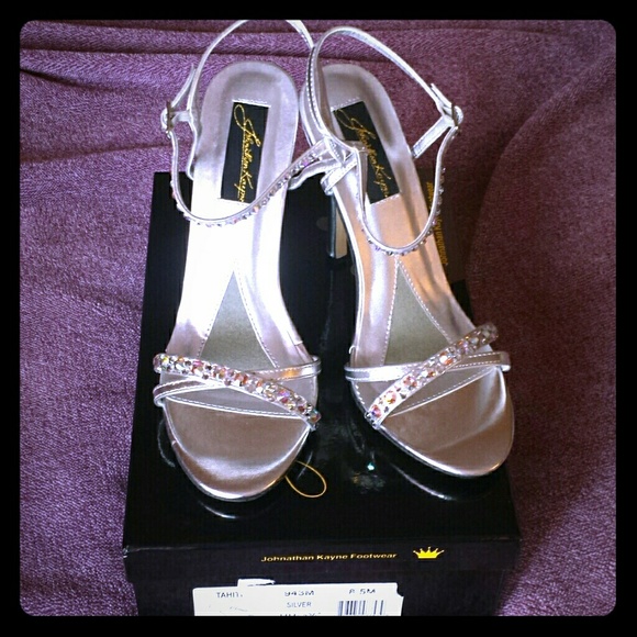 Johnathan Kayne Tahiti heels 🌸 make an offer!