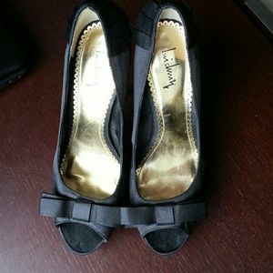 Gorgeous open toe pumps with golden heels