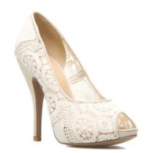 Off white Lace shoes. "Becky" from shoedazzle