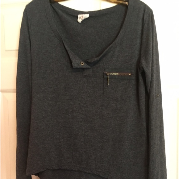 The boyfriend high low shirt!