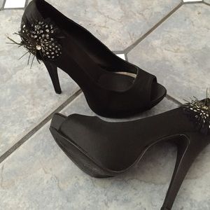 Open toe pump heels!